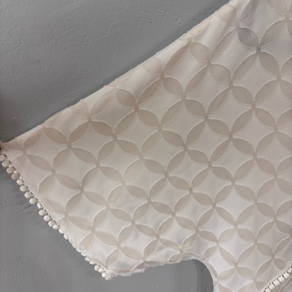 St. John Cream White Geometric Short Sleeve V-Neck Tunic Blouse - Sz Small EUC - Picture 4 of 13